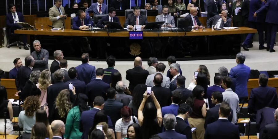 Alcolumbre marca votação da PEC pelo fim da 6x1 para quarta-feira
