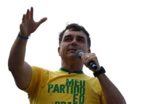 Aliado de Trump diz que Flávio Bolsonaro chegou aos EUA