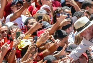 Presidente do TSE liga para Lula para parabenizar reeleição