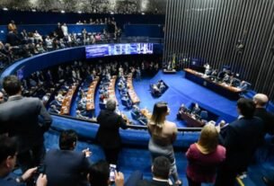 Senado vota PEC pelo fim da escala 6x1