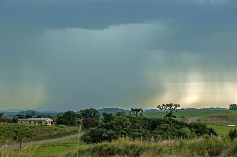 Sul do Brasil deve ter chuva acima da média em novembro